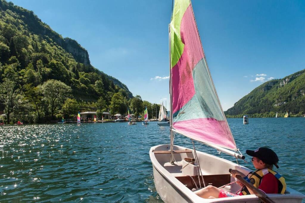 Joli Appartement En Face De Lac Nantua Exterior photo